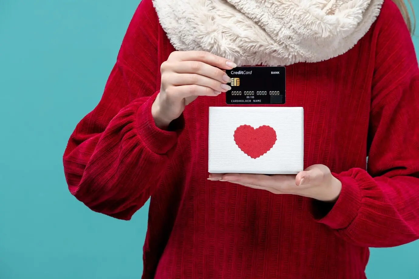 Выразительная молодая персона позирует для зимних праздников